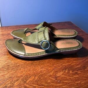Born green leather sandals size 9